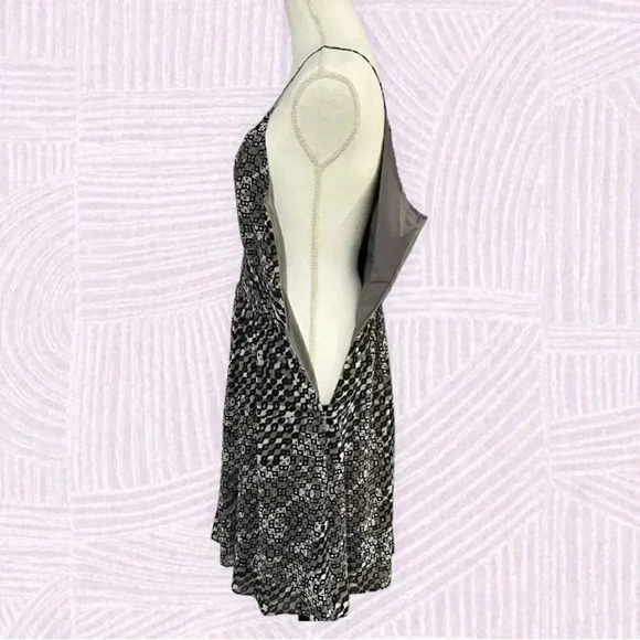 Banana Republic size 8 NWT halter dress with spaghetti straps - Picture 6 of 9